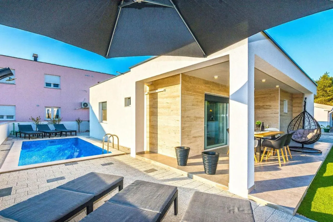 Villa Memories فير